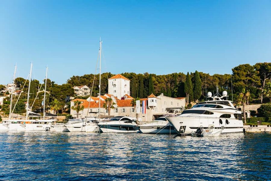 Split/Trogir: Blue lagoon and 3 islands speedboat tour - The boat ride is thrilling, but not gentle