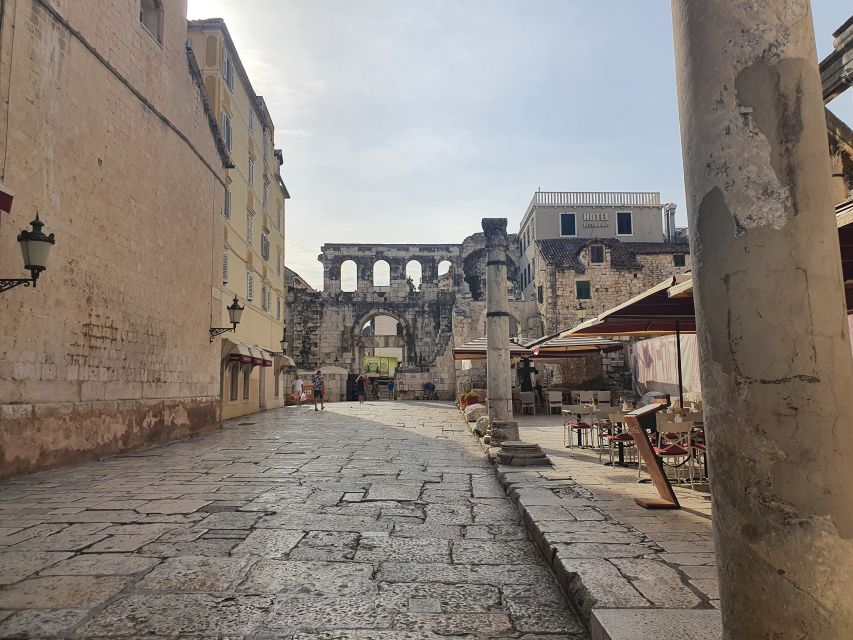 Split: Walking tour of Split with a 'Magister' of History - How the 3D images improve the experience
