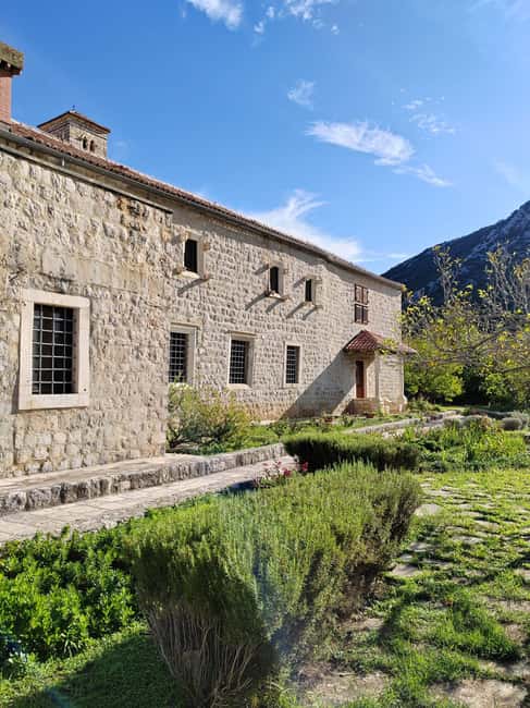 Ston private walking tour with the walls and saltworks visit - Climbing the 14th-century walls