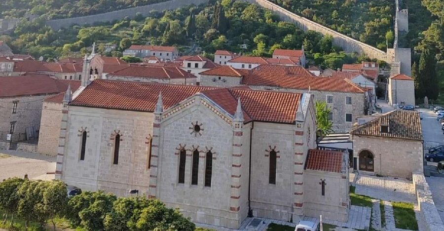 Ston private walking tour with the walls and saltworks visit - A guided start through medieval Ston