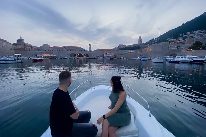 Sunset Cruise - The guides and tone of the outing