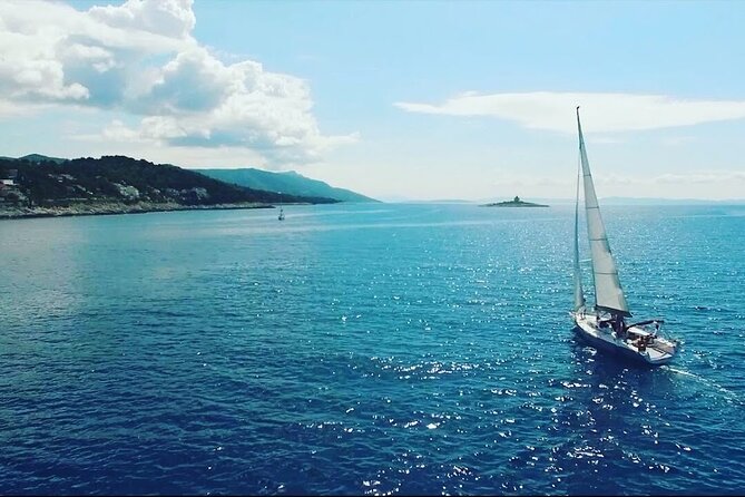 Sunset Sailing Tour on the Pakleni Islands - Snacks, white wine, and the small-boat atmosphere