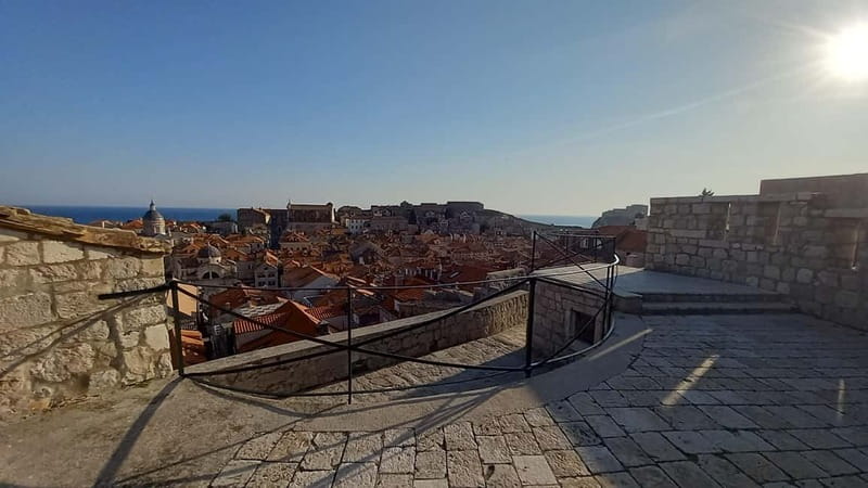 Sunset Wall Walk: 75-Minute Guided Tour & Free Exploration - Who Should Book This Walk?