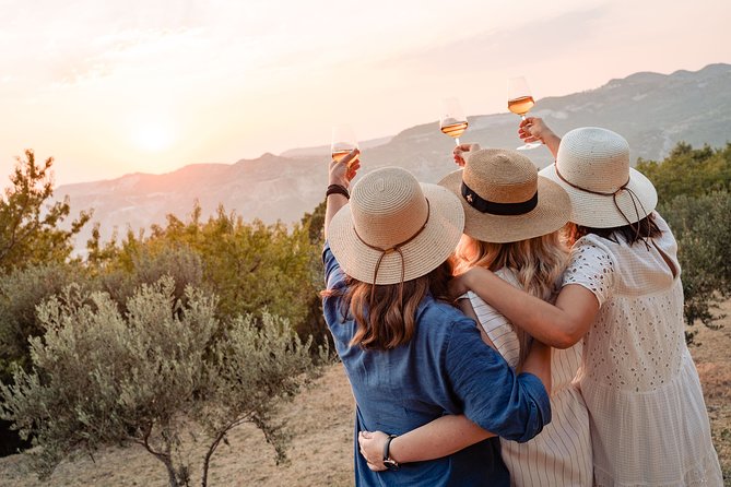 Sunset wine tasting in vineyard - Wine, olive oil, and homemade bread