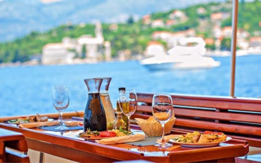 Three Island Boat Tour With Lunch - What the crew adds to the day