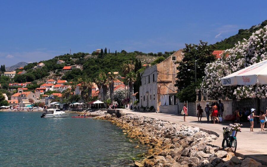 Three Island Boat Tour With Lunch - Finding the blue boat Emili at 8:45