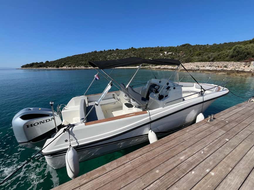 Trogir: Blue Lagoon and 3 Islands Speedboat Tour - Maslinica, Šolta’s pleasant change of pace