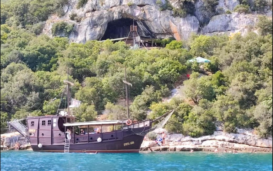 Vrsar: Lim Fjord Boat Tour with Swimming near Pirate's Cave - The 50-minute stop at Pirate’s Cave
