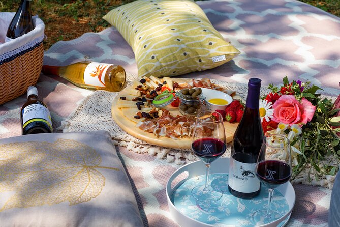 Wine picnic - A quiet hilltop break near Novigrad