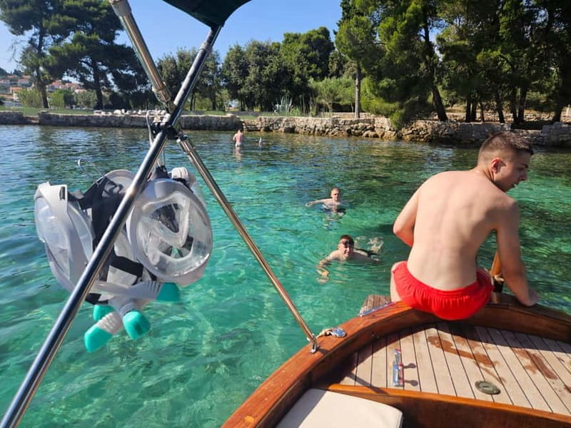 Zadar: 3 Islands Snorkeling Cruise with Prosecco - The first 30 minutes: Old Town views from the sea
