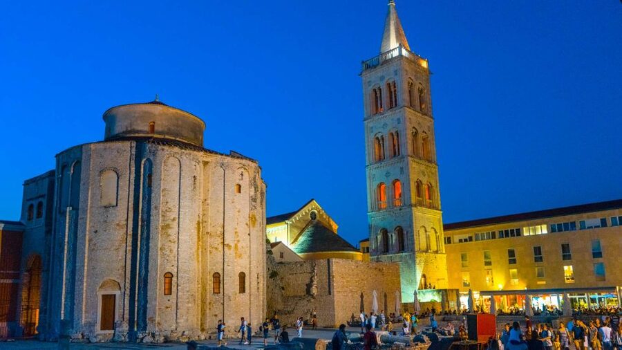 Zadar: Evening Walking Tour of the Old Town - The Forum and St. Donatus Church