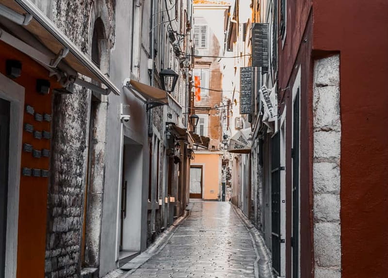 Zadar: Guided Walking Tour - Timing, weather, and walking comfort