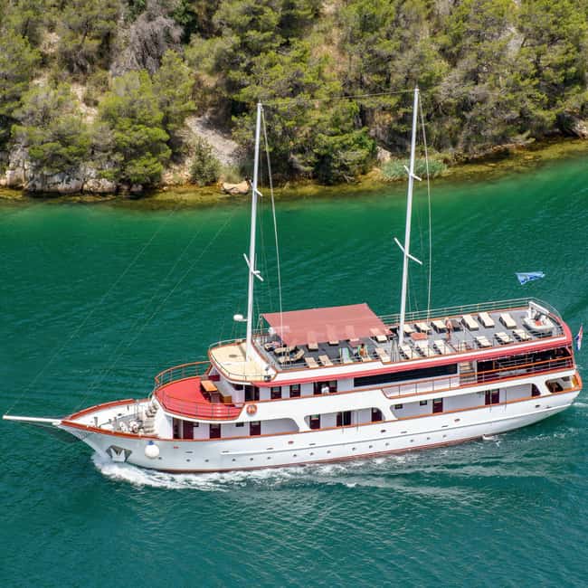 Zadar: Krka falls, olive mill, lunch, oil & wine tasting - Skradin gives you water, stone, and breathing room