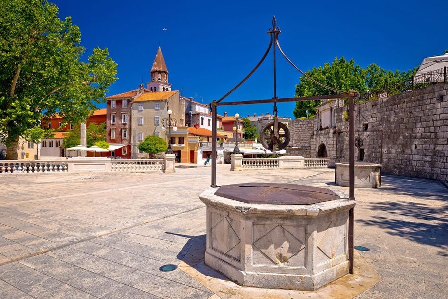 Zadar: Old Town Evening Group Guided Walking Tour - Key points at a glance