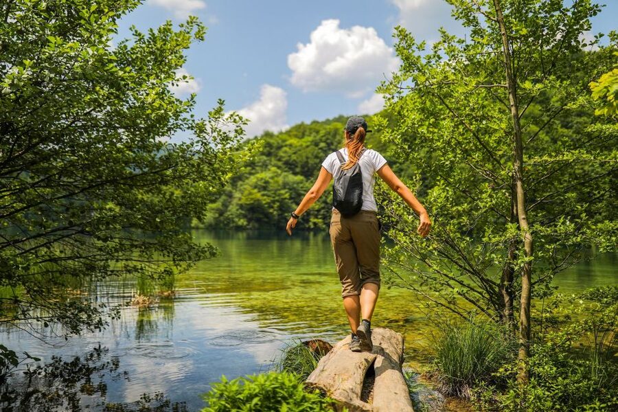 Zadar: Plitvice Lakes Full-Day Guided Tour with a Boat Ride - Entering the Upper Lakes