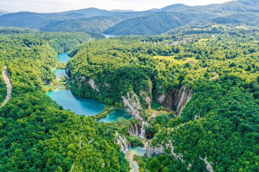 Zadar: Plitvice Lakes Full-Day Guided Tour with a Boat Ride - How much walking and what to wear