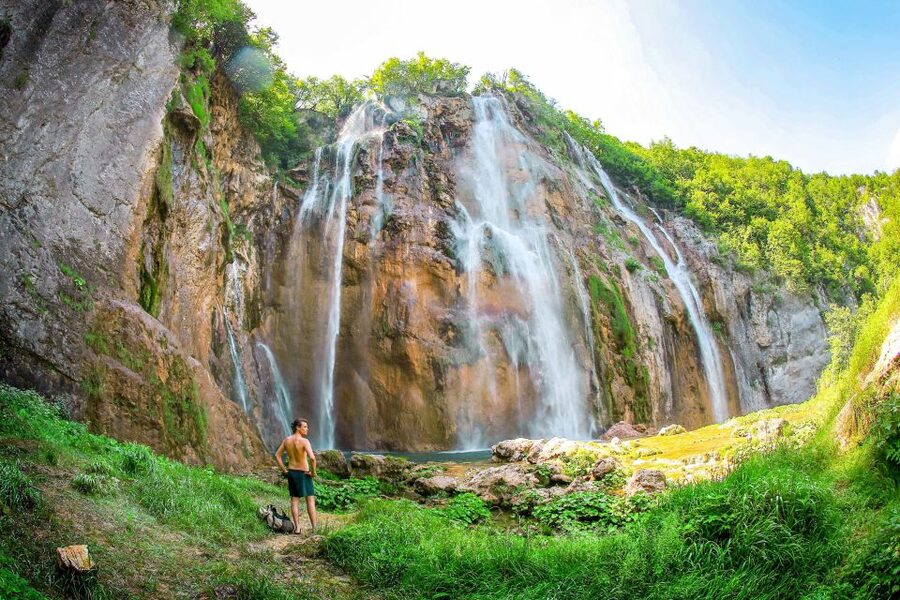 Zadar: Plitvice Lakes Full-Day Guided Tour with a Boat Ride - Crowds, timing, and the guided format