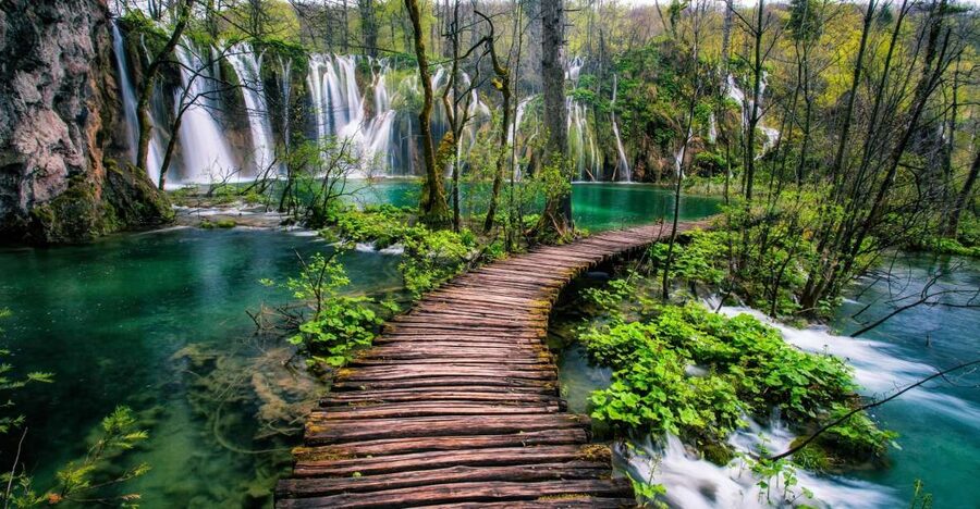 Zadar: Plitvice Lakes Guided Day Tour with Tickets - Why Plitvice Lakes is worth the long ride from Zadar