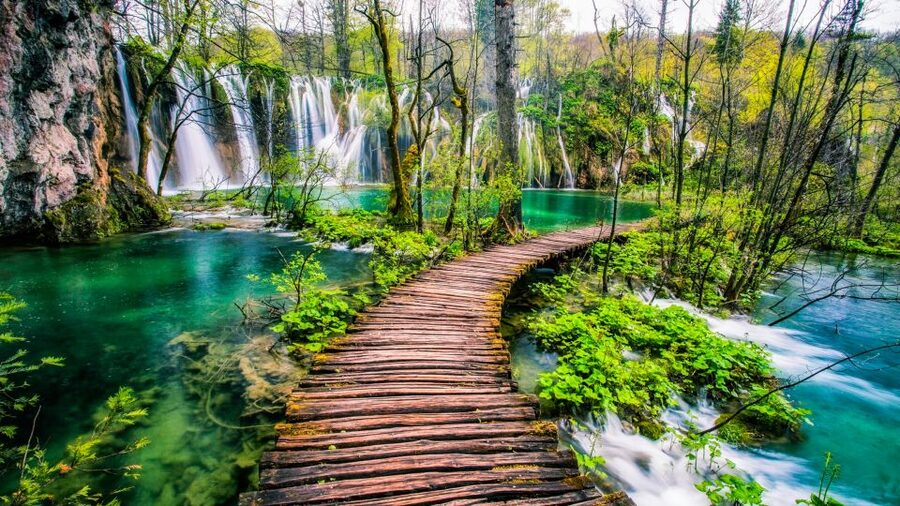 Zadar: Plitvice Lakes with Boat Ride and Zadar Old Town Tour - Who should book this day trip