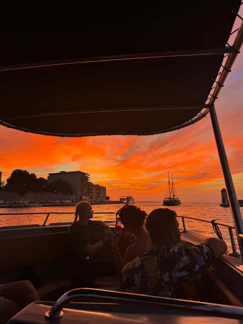 Zadar: Sunset Boat Tour with Aperol Spritz - Should you book the Molo sunset boat tour?
