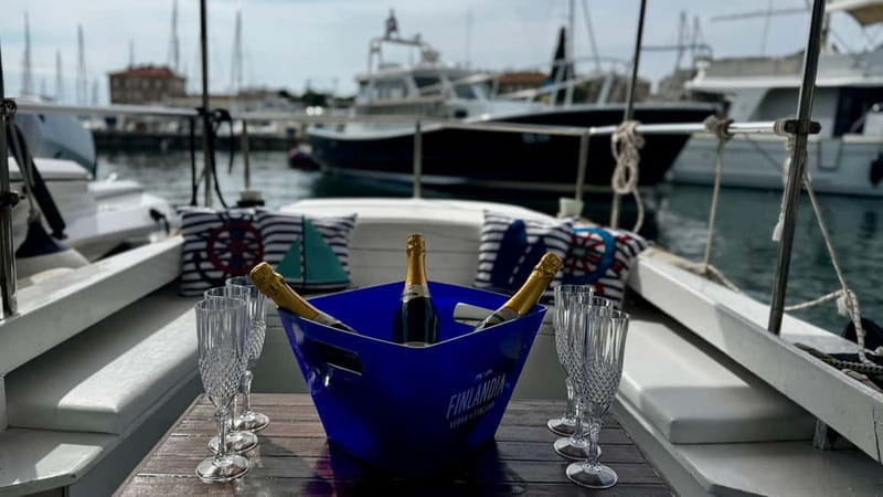Zadar: Sunset boat tour with champagne - Meeting at the INA pier on Obala kneza Branimira 27