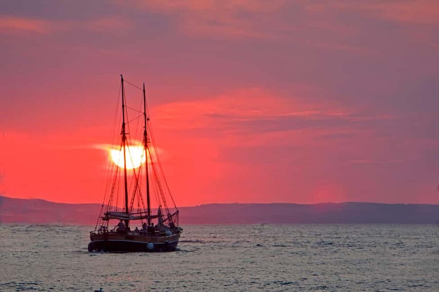 Zadar: Sunset Cruise on Traditional Boat with Wine - The crew and level of guiding