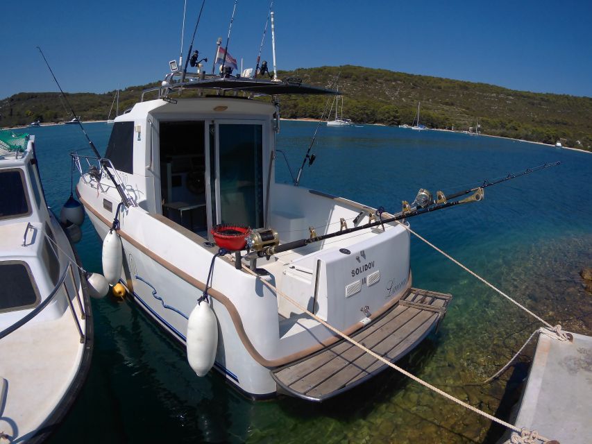 Zadar: Sunset Fishing Half-Day Guided Boat Trip - A small boat with a private feel