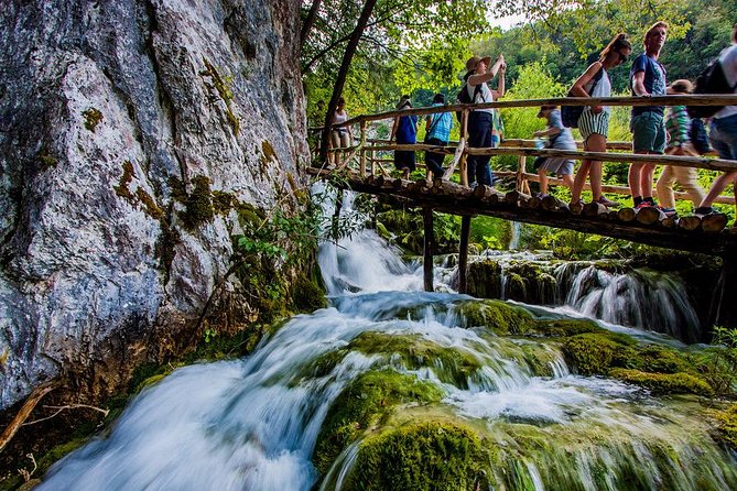 Zadar to Plitvice lakes: Guided tour with pre-booked tickets - The supermarket stop near the Lika River