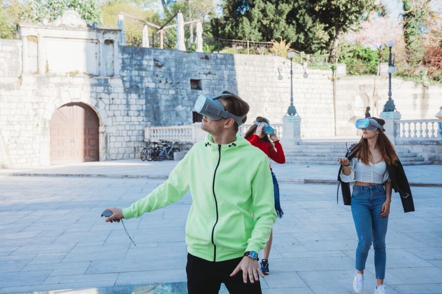 Zadar: Virtual Reality Guided History Walking Tour - The guide makes the difference