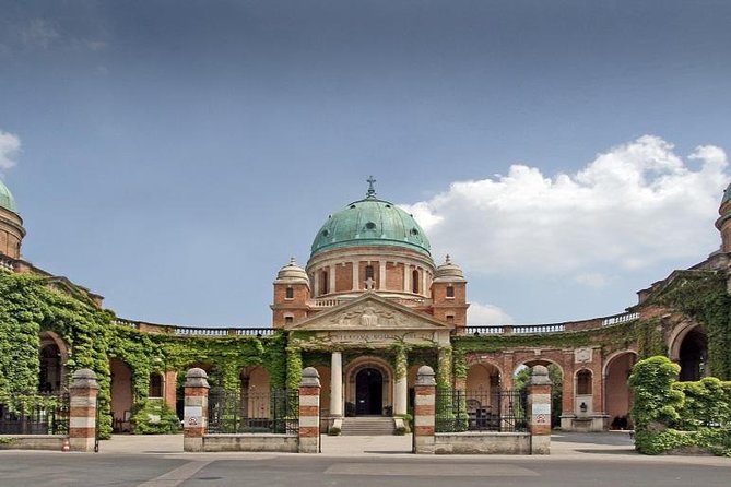 Zagreb BIG Tour - Our Signature Walking & Panoramic Tour - New Zagreb and the city beyond the postcards