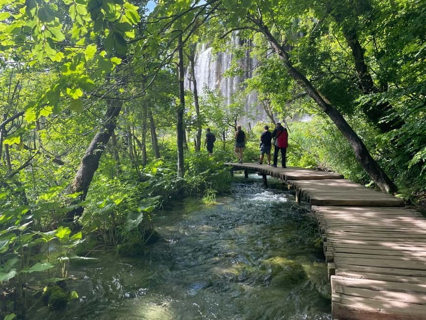 Zagreb: Rastoke & Plitvice Lakes Guided Tour with Ticket - The 8 to 9 km walk and what it feels like