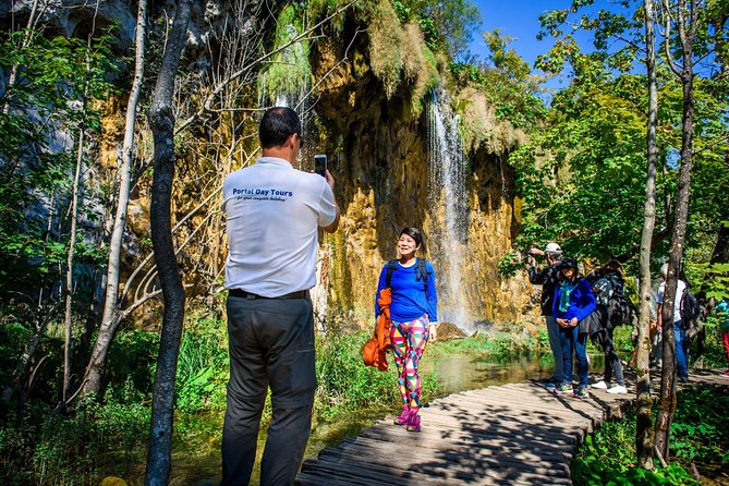 Zagreb to Split Group Transfer with Plitvice Lakes guided Tour - Plitvice Lakes: waterfalls, boardwalks, and moving water